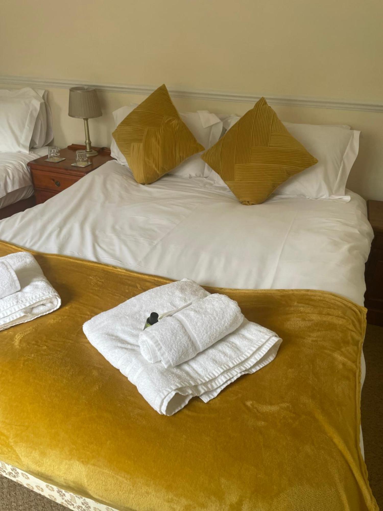 The Kings Arms Inn Montacute Экстерьер фото