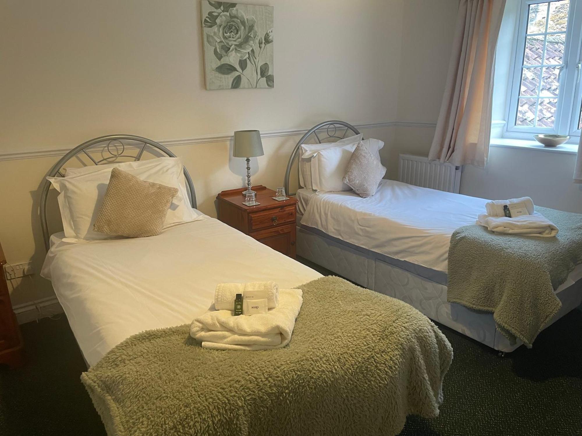 The Kings Arms Inn Montacute Экстерьер фото