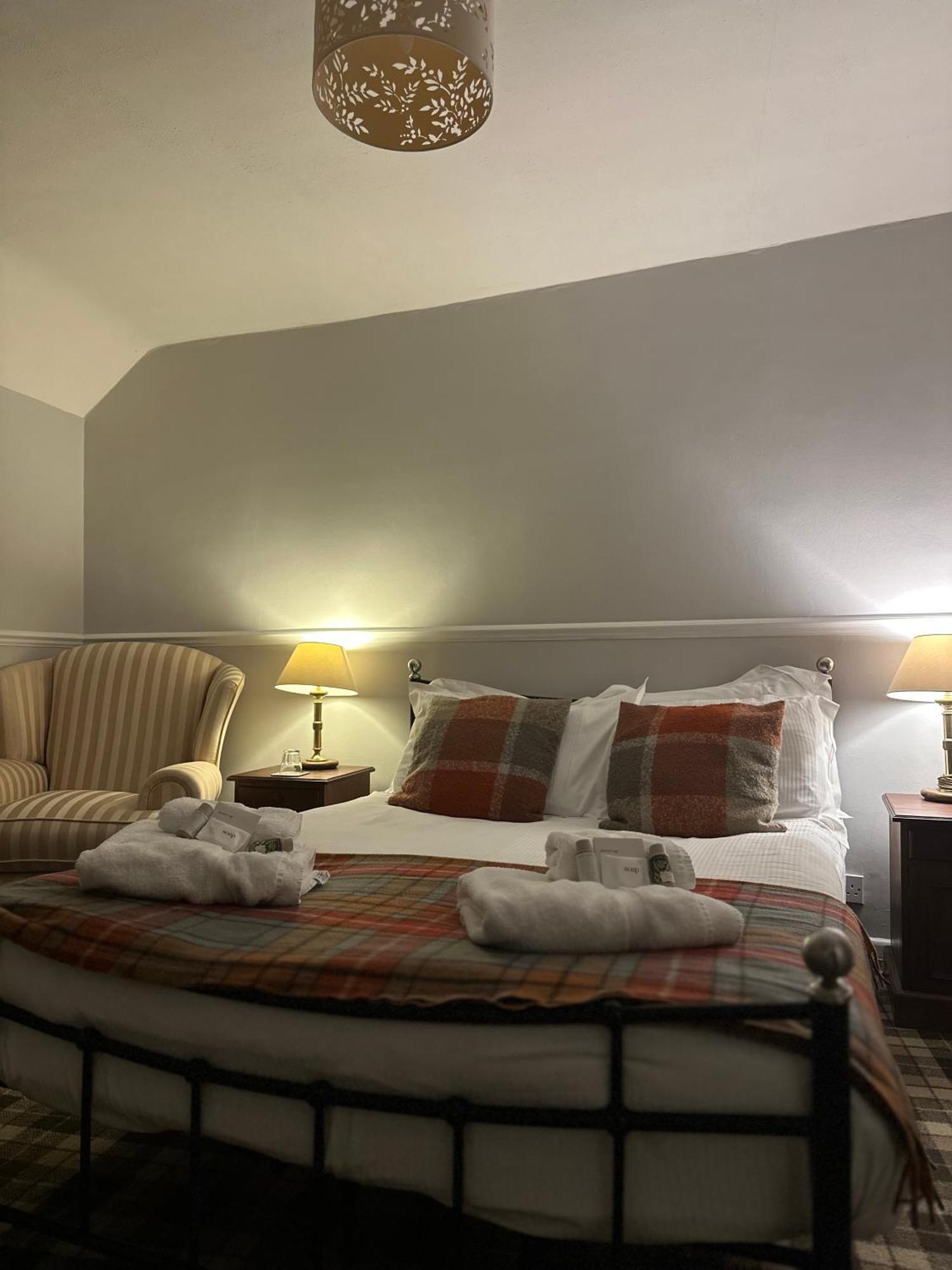 The Kings Arms Inn Montacute Экстерьер фото