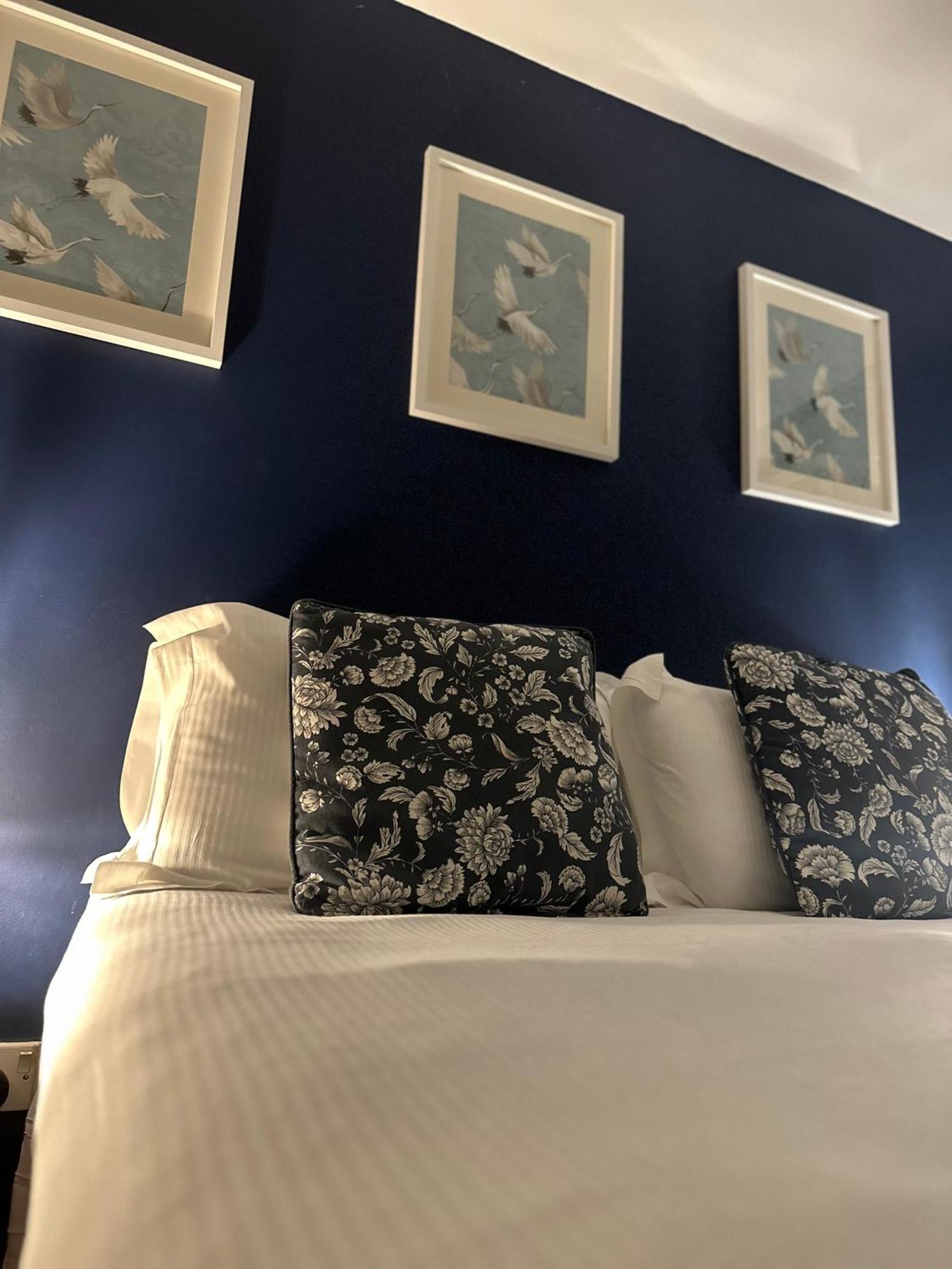 The Kings Arms Inn Montacute Экстерьер фото
