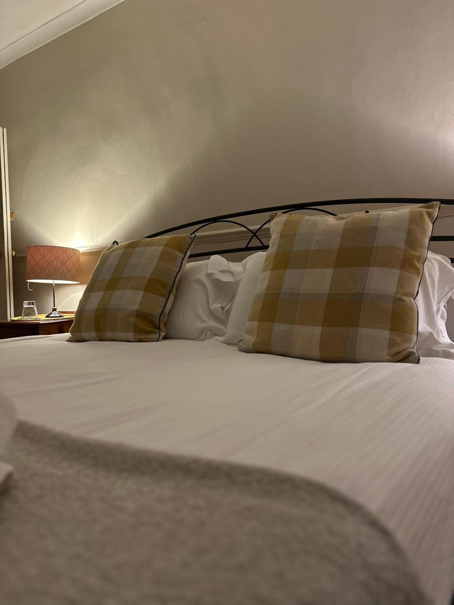 The Kings Arms Inn Montacute Номер фото