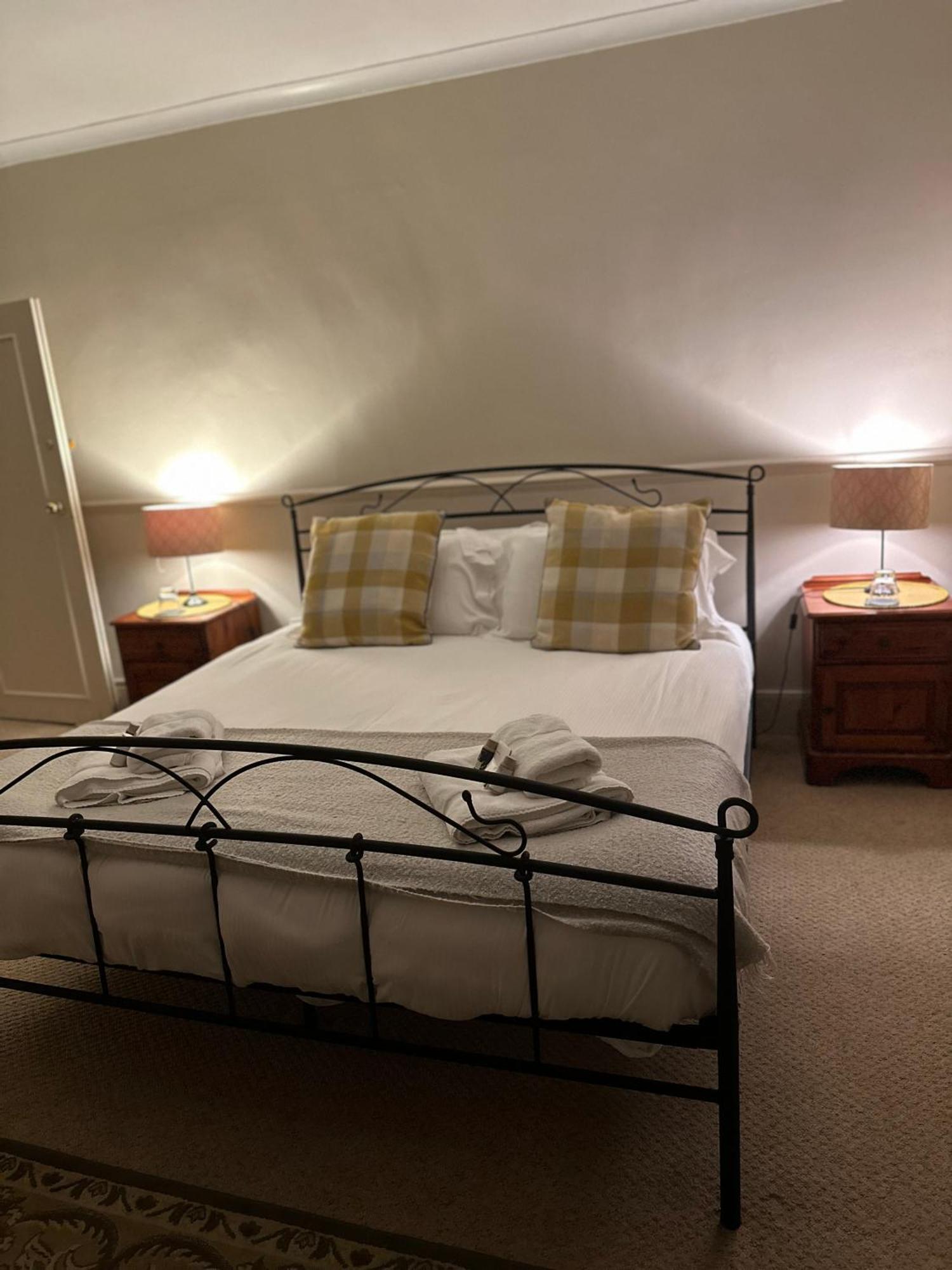 The Kings Arms Inn Montacute Номер фото